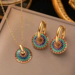 Elegant Gold Necklace